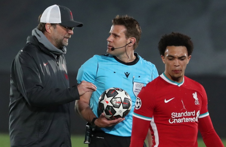 博班：因凡蒂诺现在太痴迷于搞政治，这让人感到羞耻（博班：因凡蒂诺如今过度沉迷政治，令人羞愧）