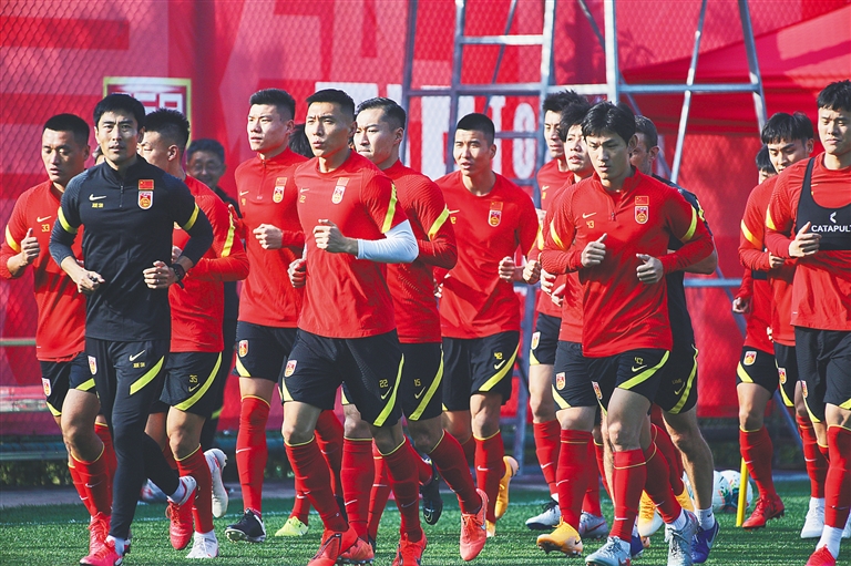 奥特加：梅西比以往时候更出色，他会确保明年世界杯时的状态（奥特加：梅西如今比过去更强，他会确保以最佳状态出战明年世界杯）