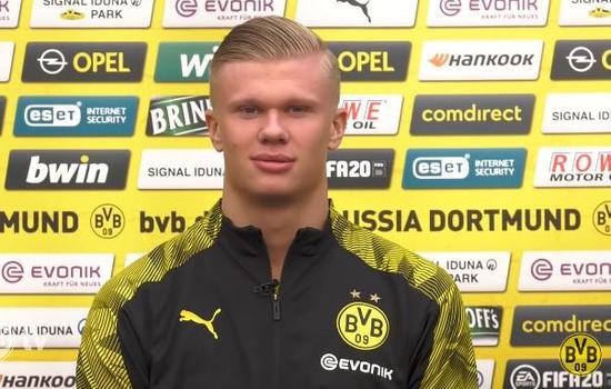 曹法尔：我为西汉姆踢球5年，却只换来了30秒的不续约通知（曹法尔：效力西汉姆五年，最终仅用30秒被通知不续约）