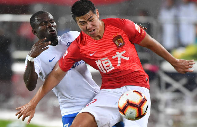 意甲出现一条大鱼！4大豪门开始抢人，年仅26岁4000万欧底价（意甲现大鱼：四大豪门开抢，26岁球员标价至少4000万欧）