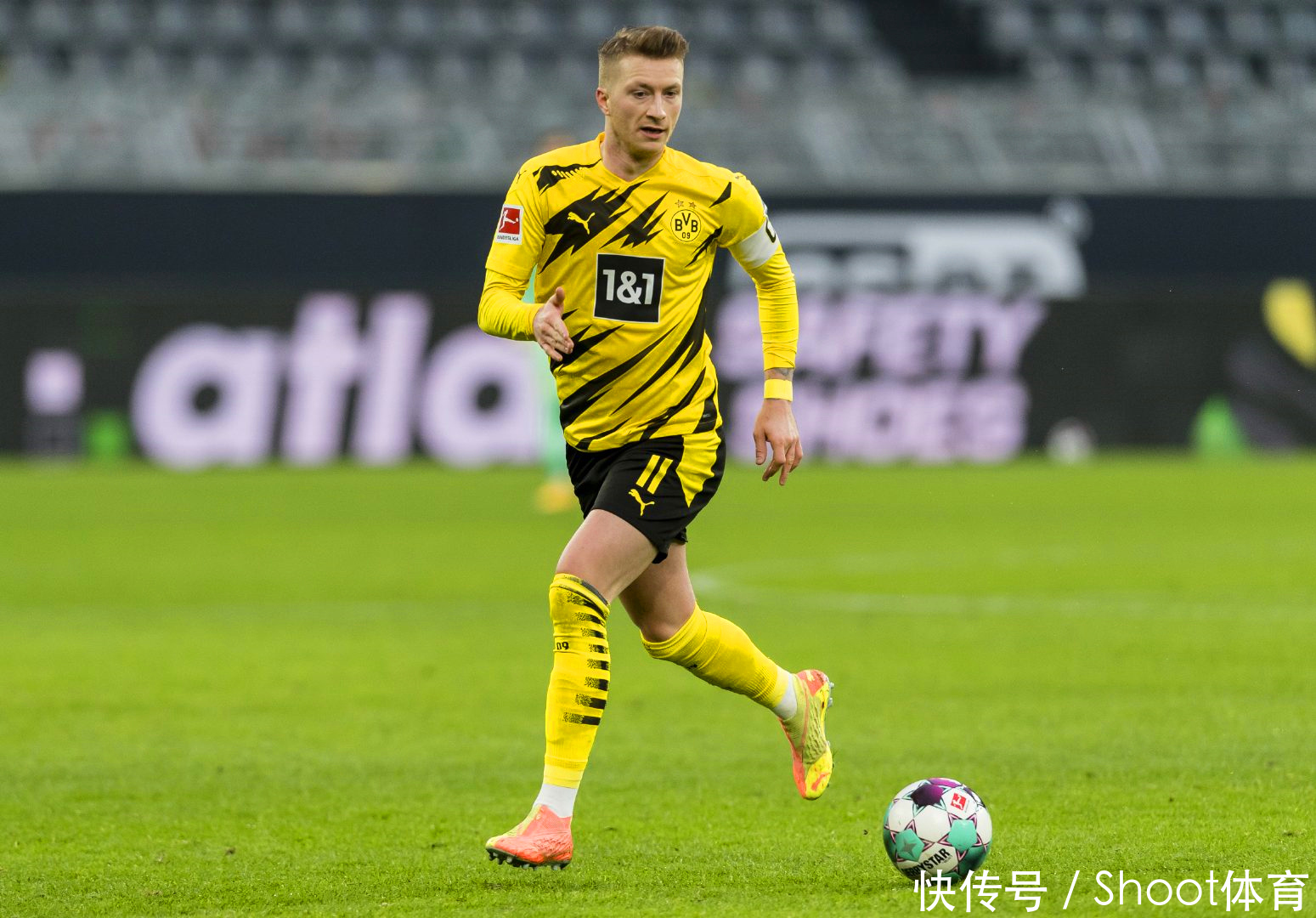 陷入窘境！曾凡博赛后独自离场，一分钟没上被裁也要跟队回美国（曾凡博赛后默然离场：全场未登场，被裁仍随队返美）