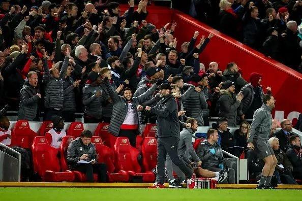 2-0！开场破门+补时补刀 核心+中卫双双伤退 13.1亿豪门17场不败（2-0！开场闪击+补时锁定胜局 核心与中卫双伤退，13.1亿豪门17场不败）